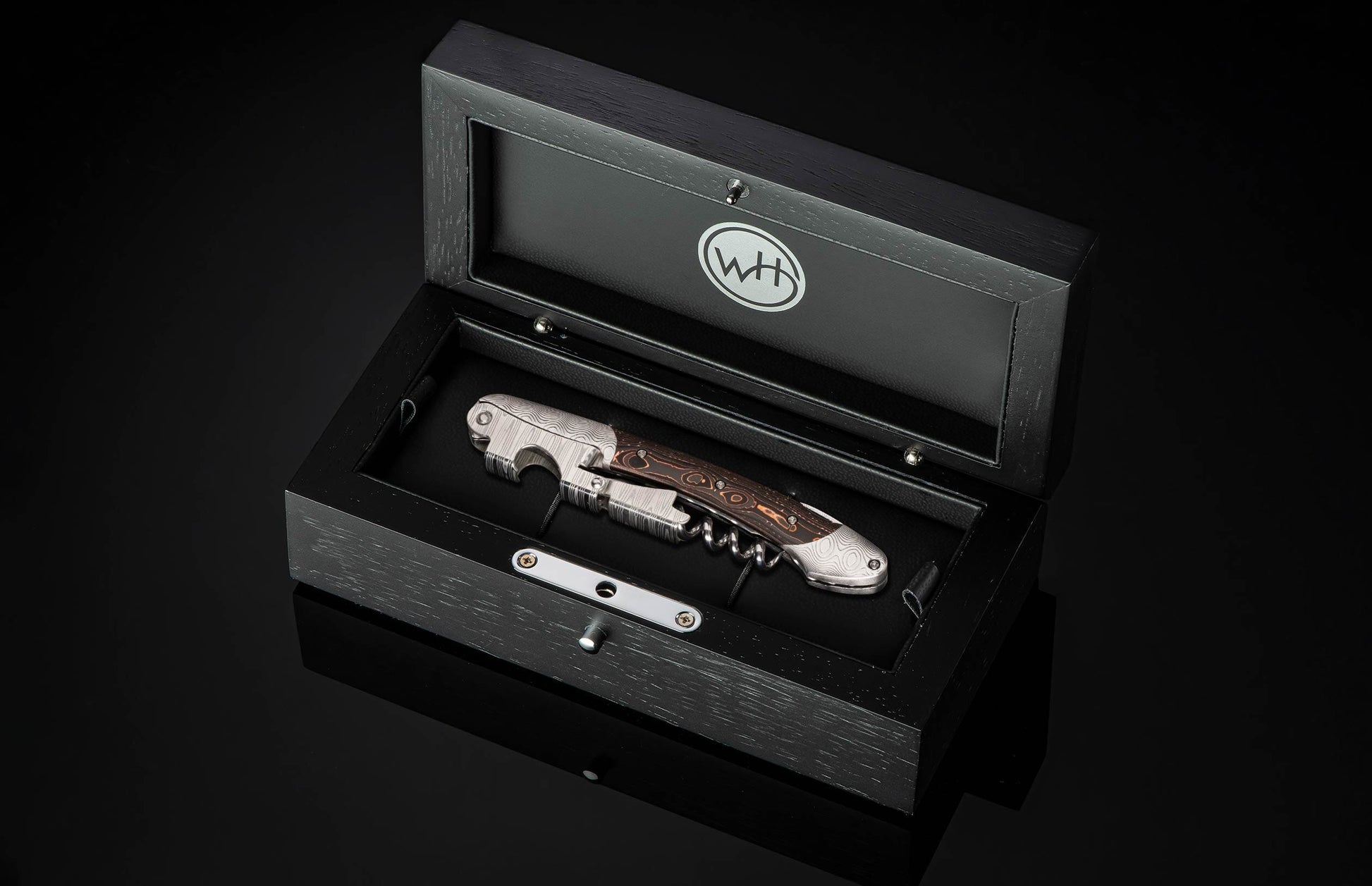 The Tannin (S23 CF) Sommeliers Tool in a case